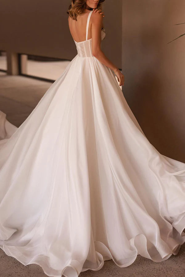 Abito da sposa casual Sweetheart Hall con scollo a V e abito da sposa minimalista con perline